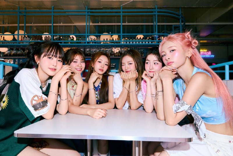 250806_퀸즈아이 첫 앨범 보도자료(단체 이미지2).jpg
