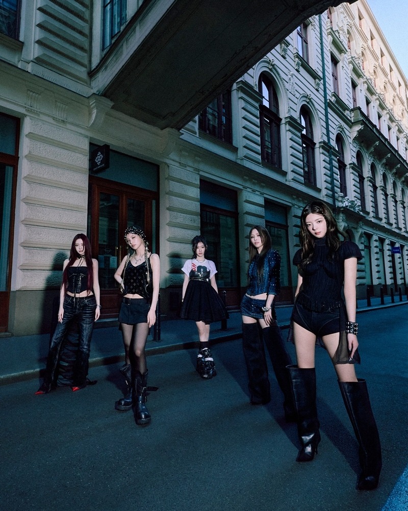 ITZY_미니 앨범 _TUNNEL VISION_ 단체 2 (1).jpg