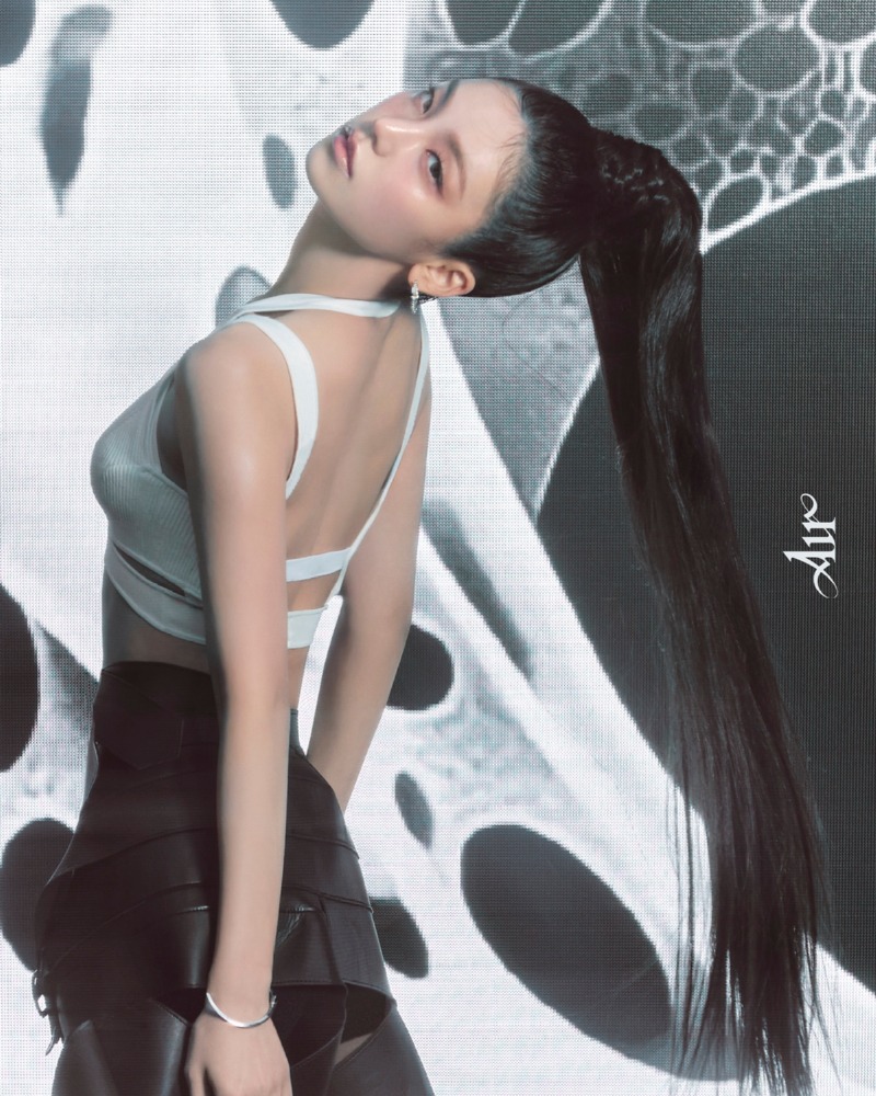 예지_솔로 1집 AIR_콘셉트 포토 (1).jpg