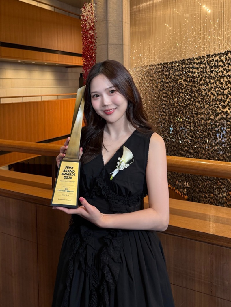 [보도용] 오마이걸 효정_대한민국 퍼스트브랜드 대상_ 라디오 DJ  여자부문 수상.jpg