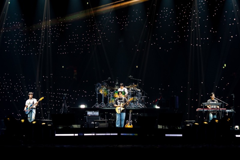 DAY6_데뷔 10주년 기념 투어 마닐라 공연 (1).jpg