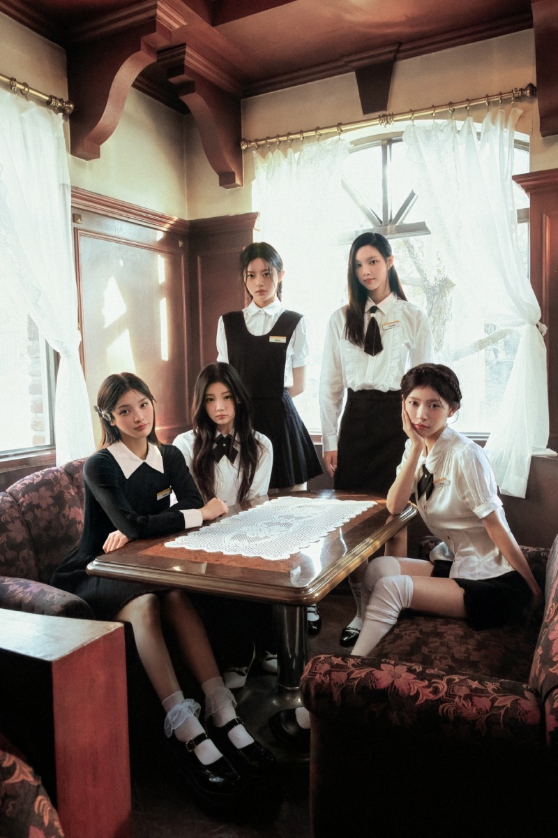 아일릿 Sunday Morning 콘셉트 포토 (1) 단체 (1).jpg