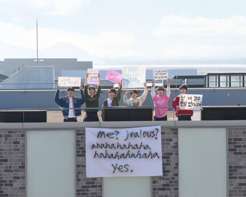 킥플립 미니 4집 콘셉트 포토 5_단체 2(왼쪽부터 주왕, 동화, 케이주, 계훈, 동현, 민제).jpg